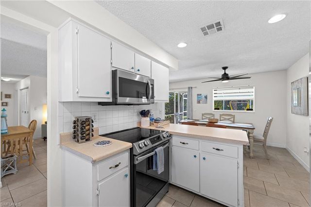 660 111th AVE N, Naples, FL 34108