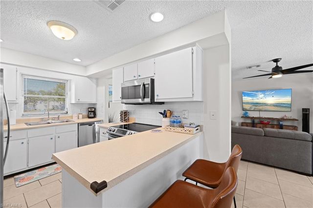 660 111th AVE N, Naples, FL 34108