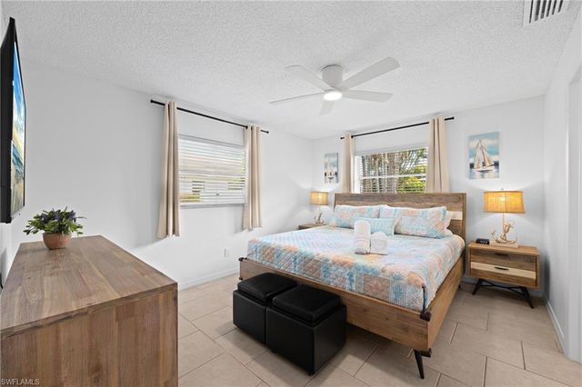 660 111th AVE N, Naples, FL 34108