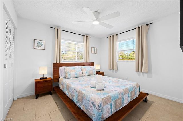 660 111th AVE N, Naples, FL 34108