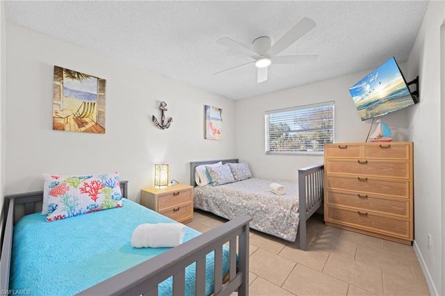 660 111th AVE N, Naples, FL 34108