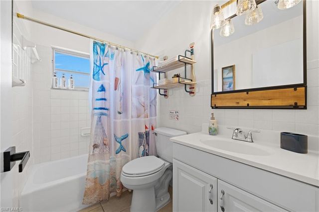 660 111th AVE N, Naples, FL 34108