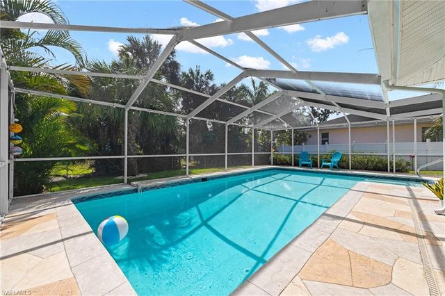 660 111th AVE N, Naples, FL 34108