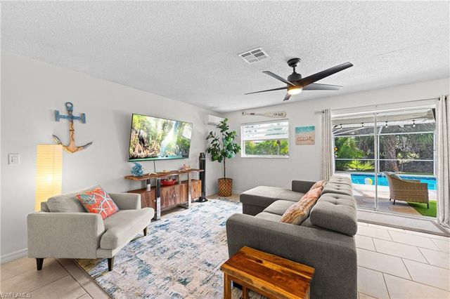 660 111th AVE N, Naples, FL 34108