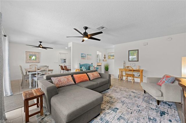 660 111th AVE N, Naples, FL 34108