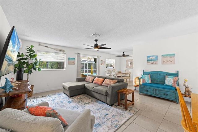 660 111th AVE N, Naples, FL 34108