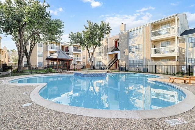 2750 Holly Hall Street 1007, Houston, TX 77054