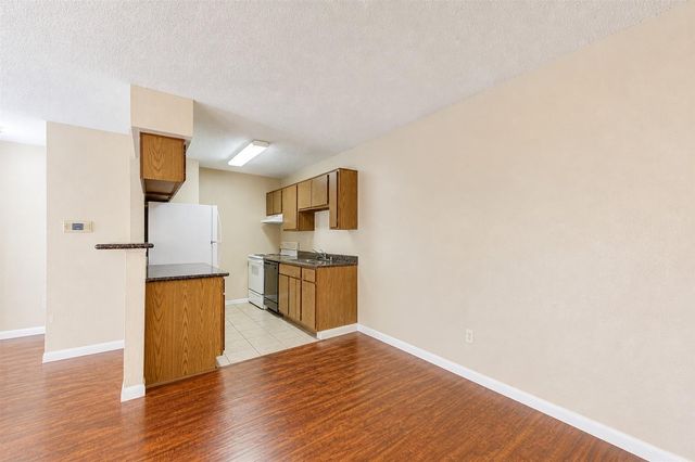 2750 Holly Hall Street 1007, Houston, TX 77054