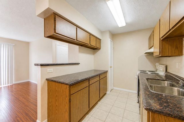2750 Holly Hall Street 1007, Houston, TX 77054