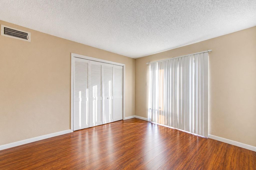 2750 Holly Hall Street 1007, Houston, TX 77054