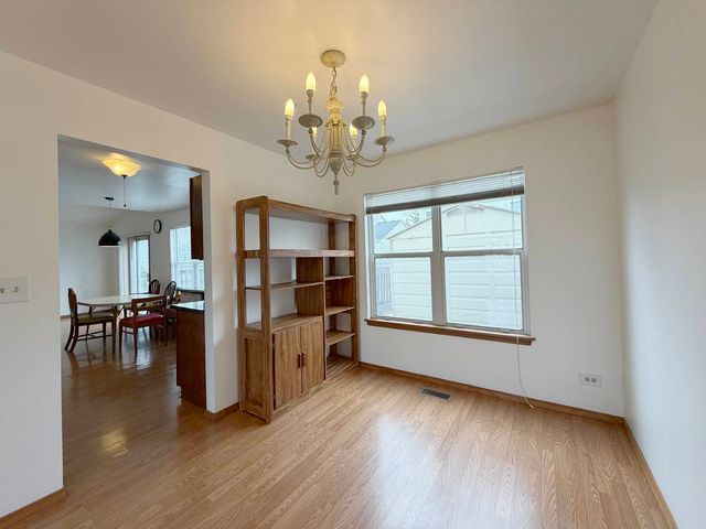 1127 Ashbrook Drive, Mundelein, IL 60060