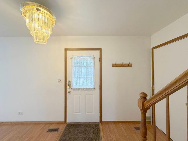 1127 Ashbrook Drive, Mundelein, IL 60060