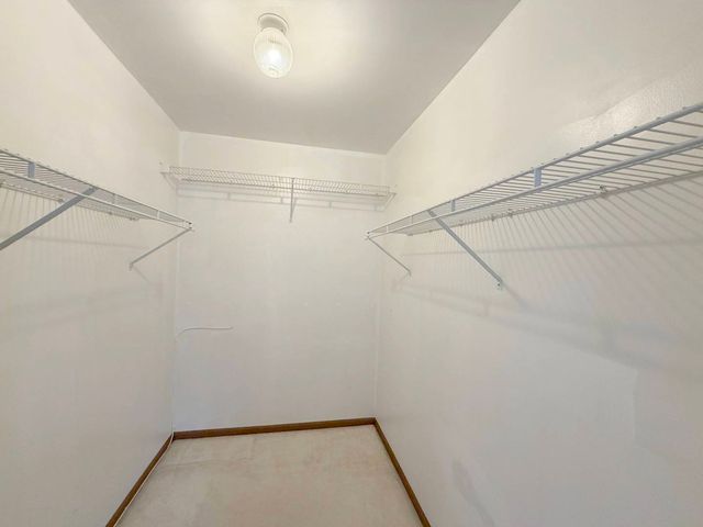 1127 Ashbrook Drive, Mundelein, IL 60060