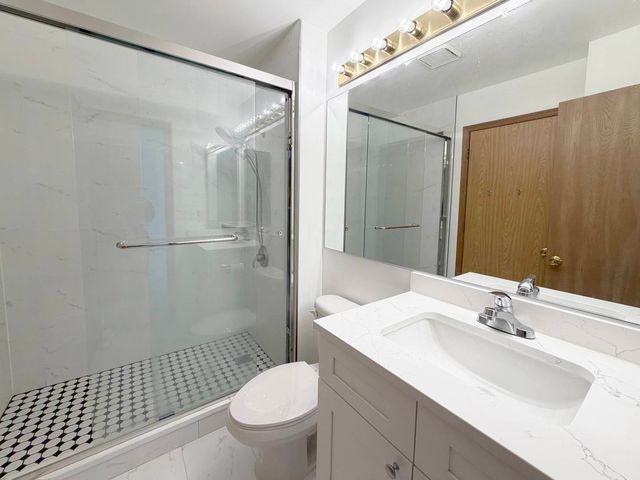 1127 Ashbrook Drive, Mundelein, IL 60060