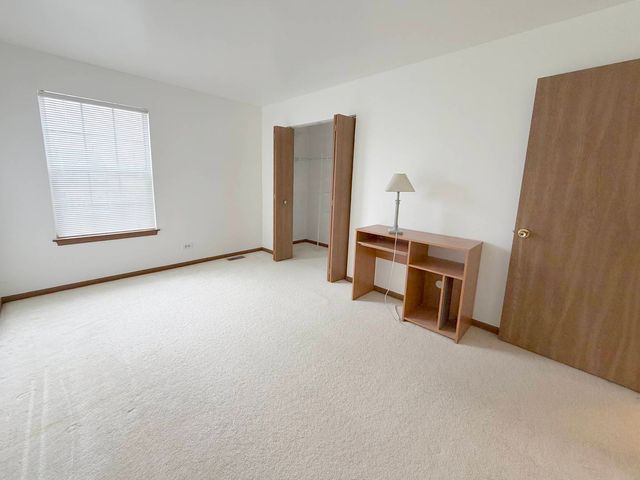 1127 Ashbrook Drive, Mundelein, IL 60060