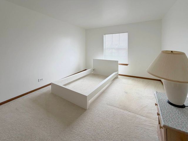 1127 Ashbrook Drive, Mundelein, IL 60060