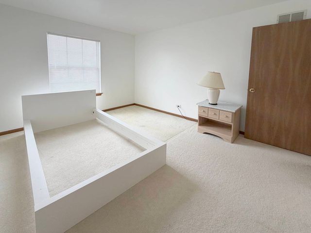 1127 Ashbrook Drive, Mundelein, IL 60060