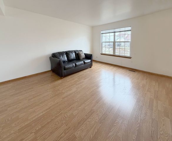 1127 Ashbrook Drive, Mundelein, IL 60060