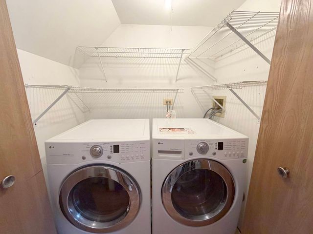 1127 Ashbrook Drive, Mundelein, IL 60060