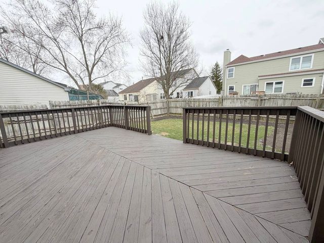 1127 Ashbrook Drive, Mundelein, IL 60060