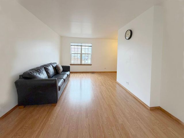 1127 Ashbrook Drive, Mundelein, IL 60060