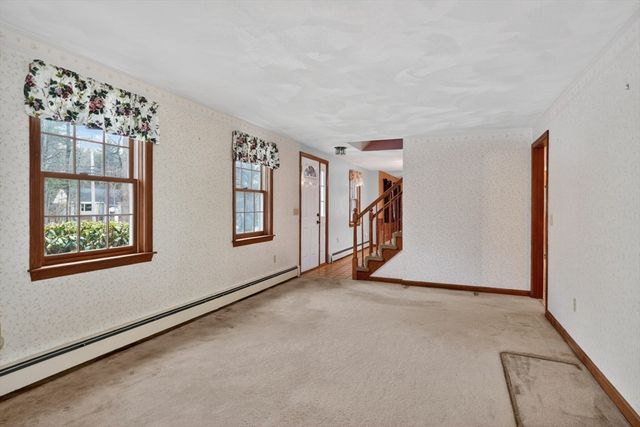 79 Taylor Rd, Stow, MA 01775