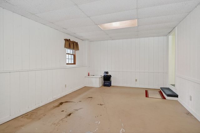 79 Taylor Rd, Stow, MA 01775