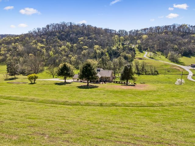 5005 Campbellsville Pike, Culleoka, TN 38451
