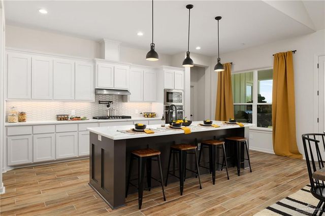 1565 E Silos Avenue, Edinburg, TX 78542