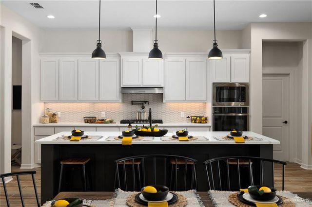 1565 E Silos Avenue, Edinburg, TX 78542