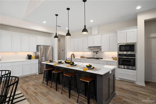 1565 E Silos Avenue, Edinburg, TX 78542