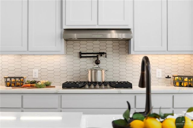 1565 E Silos Avenue, Edinburg, TX 78542