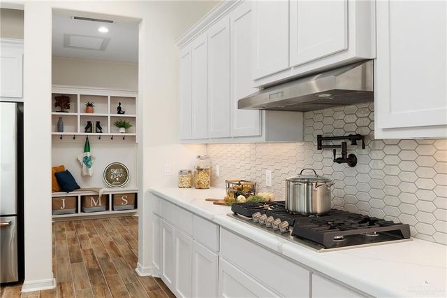 1565 E Silos Avenue, Edinburg, TX 78542