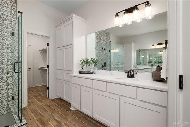 1565 E Silos Avenue, Edinburg, TX 78542