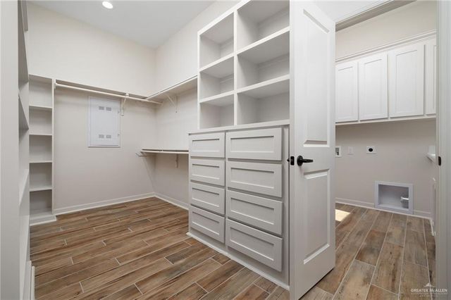 1565 E Silos Avenue, Edinburg, TX 78542