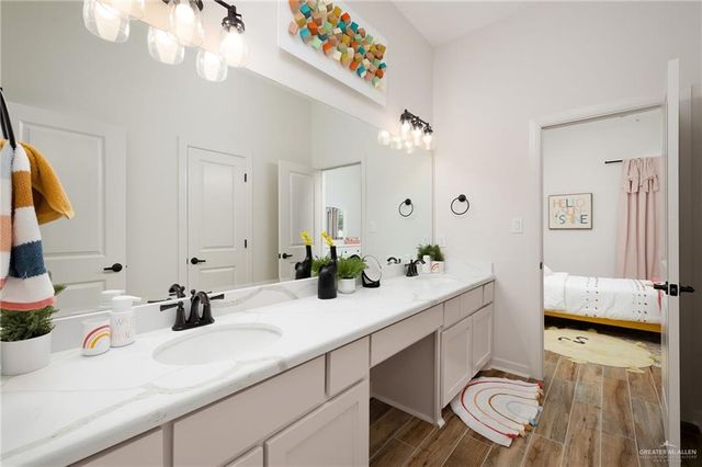 1565 E Silos Avenue, Edinburg, TX 78542