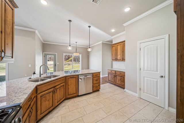 16283 Neel Drive, Claremore, OK 74017