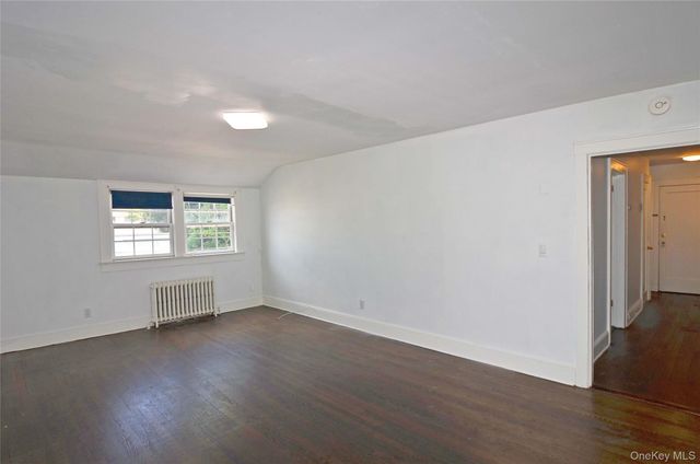 2 Second Avenue 3, Port Washington, NY 11050