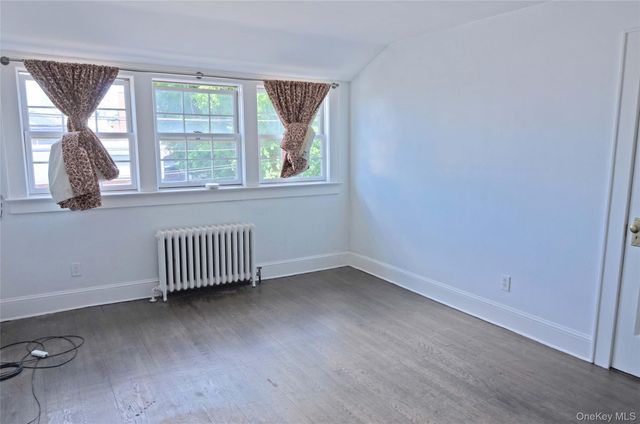 2 Second Avenue 3, Port Washington, NY 11050