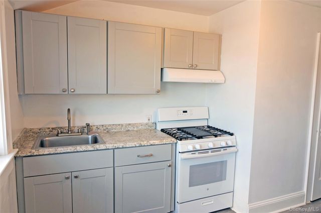 2 Second Avenue 3, Port Washington, NY 11050