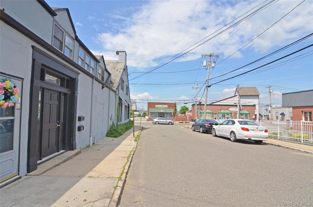 2 Second Avenue 3, Port Washington, NY 11050