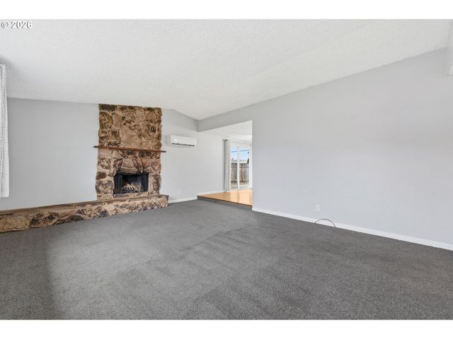 4671 ROYAL Ave, Eugene, OR 97402