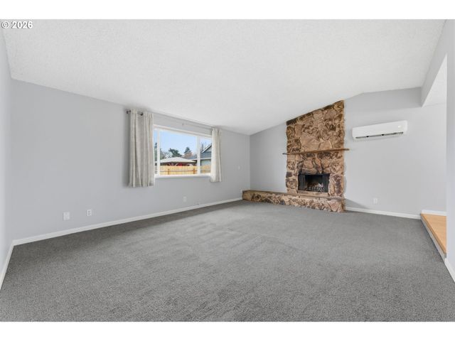 4671 ROYAL Ave, Eugene, OR 97402