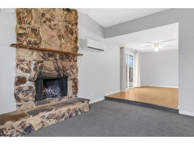 4671 ROYAL Ave, Eugene, OR 97402