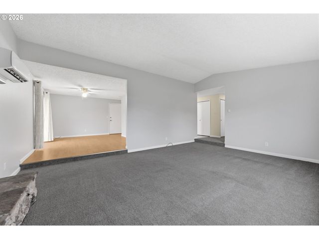 4671 ROYAL Ave, Eugene, OR 97402