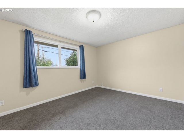 4671 ROYAL Ave, Eugene, OR 97402