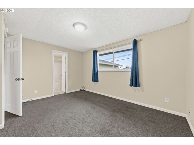 4671 ROYAL Ave, Eugene, OR 97402