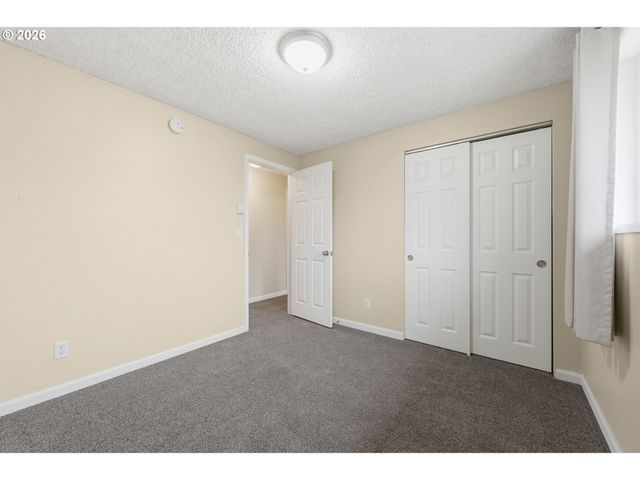 4671 ROYAL Ave, Eugene, OR 97402