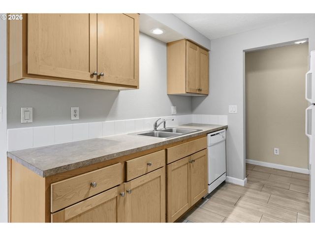 4671 ROYAL Ave, Eugene, OR 97402