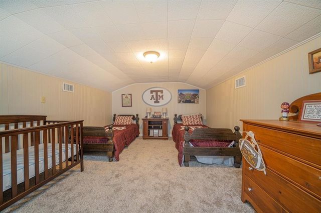 2118 W Lake Dr, Gladewater, TX 75647